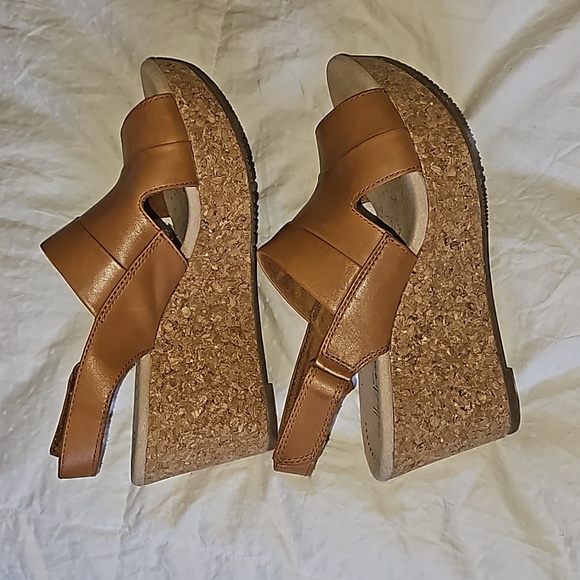 CLARKS s7 “Comfort Collection” cork wedges Leather uppers Neutral color - Picture 2 of 8